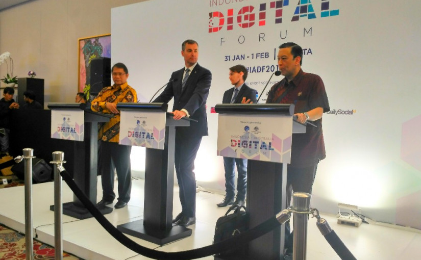 Menkominfo Rudiantara, Menteri Pembantu Perdana Menteri Bidang Transformasi Digital Australia Michael Keenan dan Kepala Badan Koordinasi Penanaman Modal Thomas Lembong / DailySocial