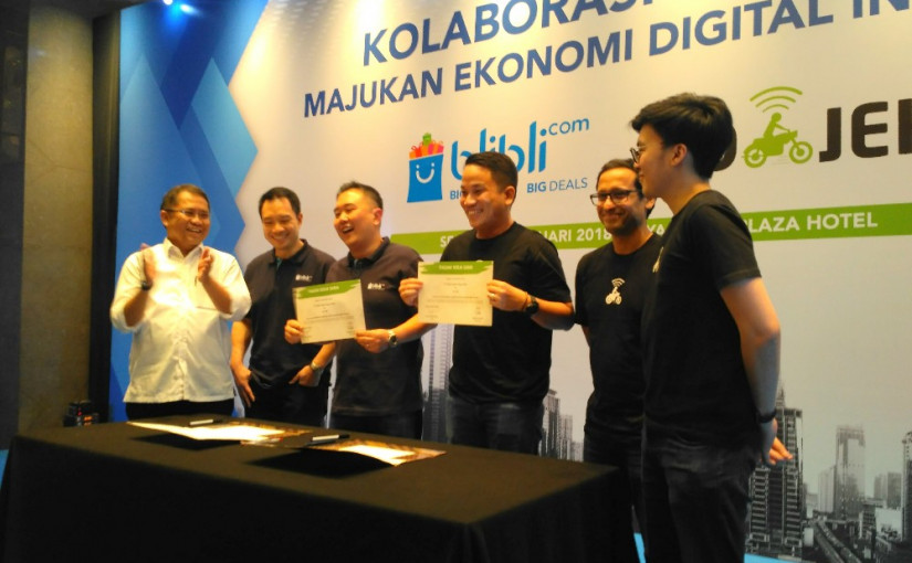 Rudiantara, Kusumo Martanto, George Hendrata, Andre Soelistyo, Nadiem Makarim dan Kevin Aluwi saat peresmian kerja sama dan pemberian investasi GDN kepada Go-Jek