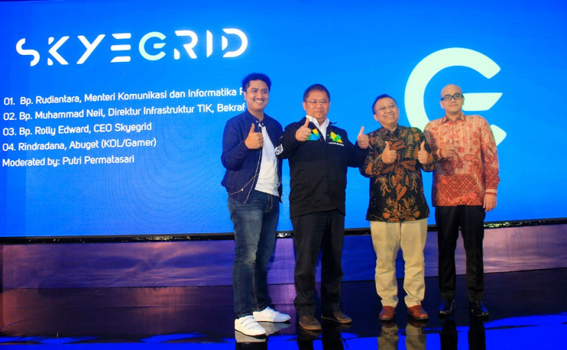 Dari kiri ke kanan: Rolly Edward (CEO Skyegrid) , Rudiantara (Menkominfo), Muhammad Neil (Bekraf), Rindradana (Abuget)