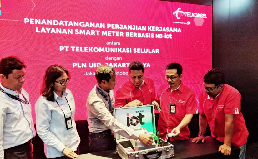 PLN Disjaya memanfaatkan teknologi narrow band Internet of Things (NB-IoT) yang dikembangkan Telkomsel untuk sistem smart meter di jaringan listrik