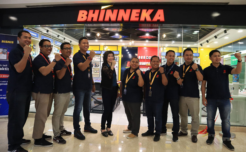 Situs e-commerce Bhinneka berencana tambah lebih dari lima gerai sampai tahun depan di luar Jakarta seiring upaya mengimplementasikan strategi omnichannel