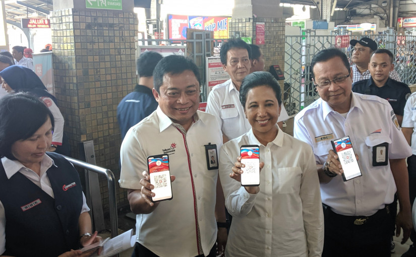 LinkAja mulai uji coba sebagai metode pembayaran nontunai untuk tiket KRL di 200 gate yang tersebar di 80 stasiun di Jabodetabek