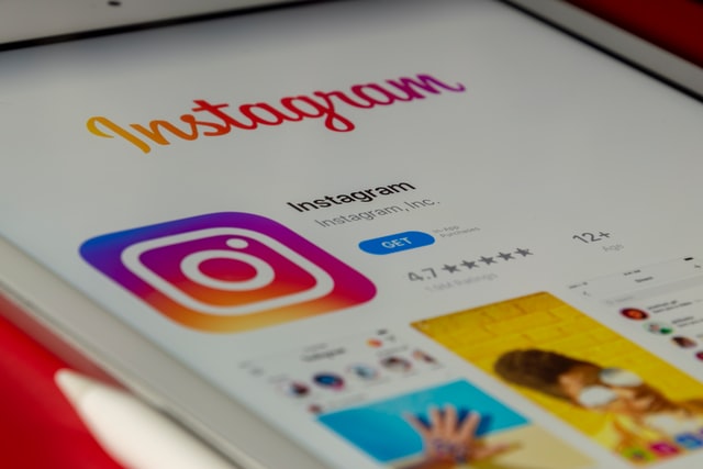 Ilustrasi aplikasi download video Instagram terbaik 2022