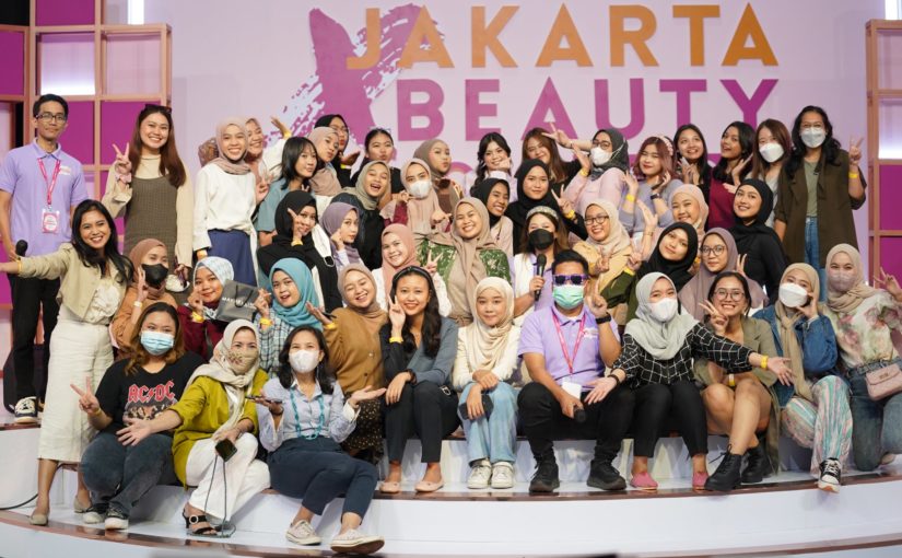 Female Daily meresmikan toko offline pertama di Trans Icon Mall Surabaya pada awal Agustus 2022