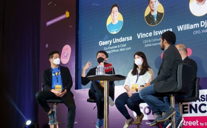 Co-Founder & CMO Tiket.com Gaery Undarsa dalam acara TIA Conference di Jakarta