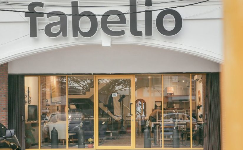 Startup e-commerce produk furnitur Fabelio (PT Kayu Raya Indonesia) resmi dinyatakan pailit berdasarkan putusan Pengadilan Negeri Jakarta Pusat