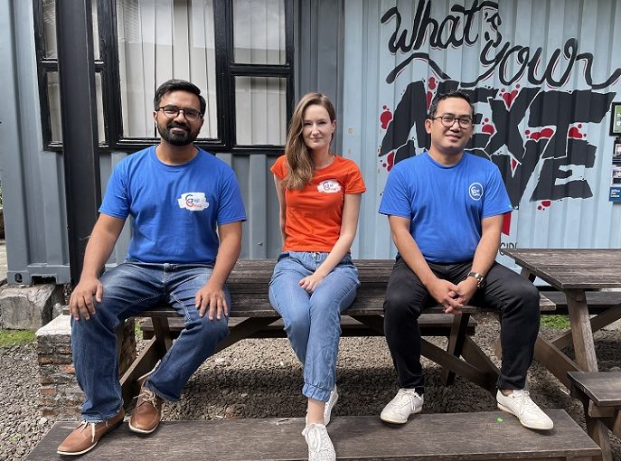 Tim Manajemen GajiGesa: (ki-ka) Vidit Agarwal dan Martyna Malinowska (Co-Founder) bersama Ade Yuandah Saragih (General Manager Indonesia)