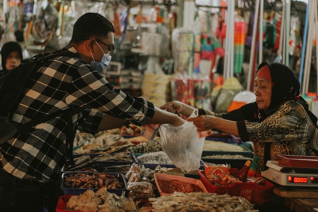 Gambaran pasar tradisional di Indonesia